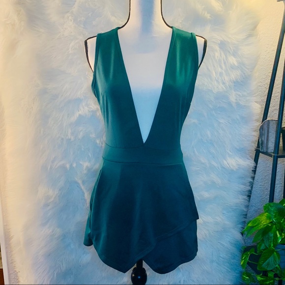 Charlotte Russe Deep V-neck Plunge Romper Size M - Picture 2 of 7
